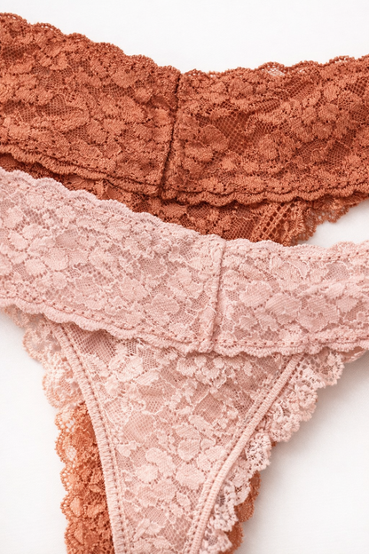 Lot de 3 strings en dentelle – Taille unique extensible (S à 2XL) | Confort & féminité au quotidien