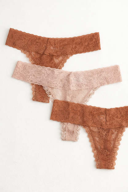 Lot de 3 strings en dentelle – Taille unique extensible (S à 2XL) | Confort & féminité au quotidien